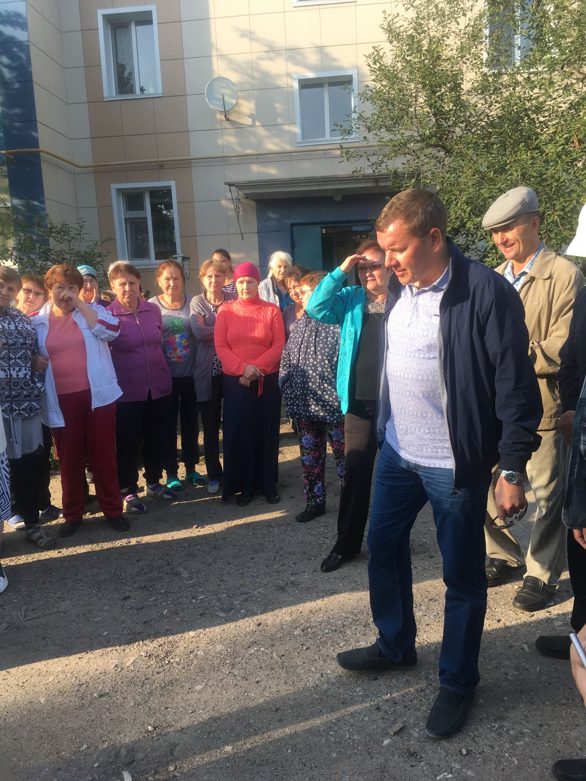 В рамках проекта «Наш двор» депутаты встречались с гражданами на улице Гагарина Буинска (+ фото)