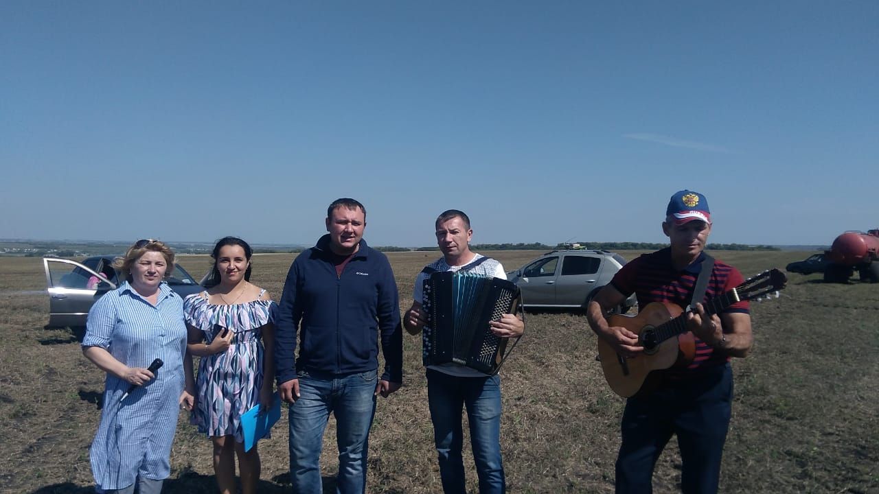 Агитбригады ставят концерты на полях Буинского района (+фото)