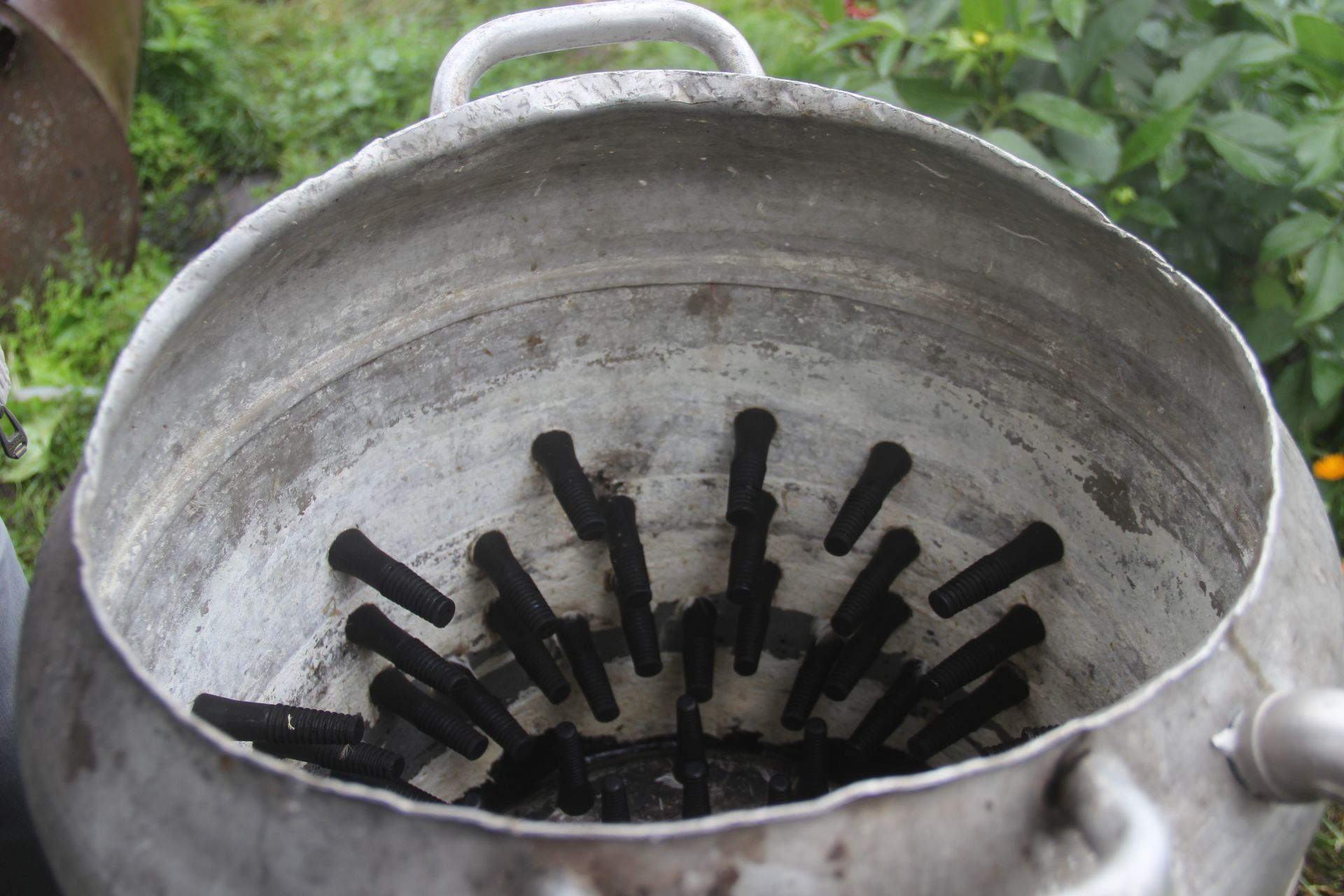 Приспособление для ощипывания кур:  его может изготовить каждый, считает Камиль Ибрагимов из Буинского района (+фото)