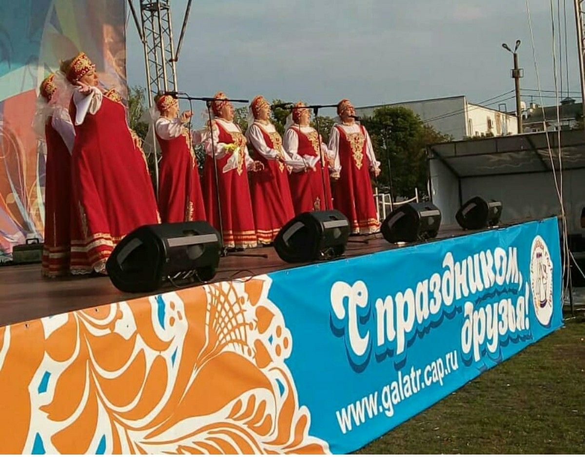 Ансамбль "Рябинушка" из Буинска на сцене  города  Алатырь (+фото)