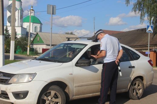 В Буинске автоинспекторы устроили облаву на водителей, пользующихся телефоном за рулем  (+фото)