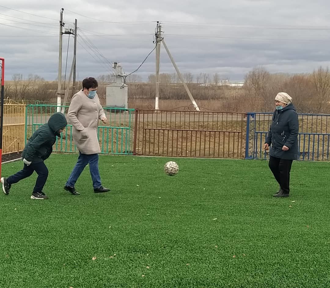 В деревне Исаково Буинского района работает спортивная площадка с искусственным газоном (+ фото)