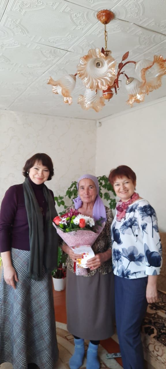 Ранис Камартдинов поздравил своих учителей с праздником (+ фото)