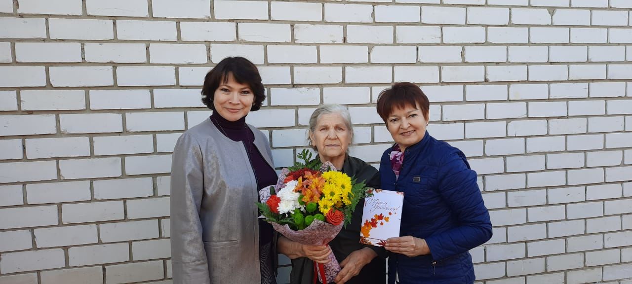 Ранис Камартдинов поздравил своих учителей с праздником (+ фото)