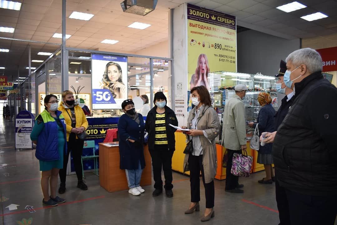 В Буинске предпринимателям разъяснили требования к магазинам и объектам оказания услуг в связи с распространением коронавирусной инфекции +фото