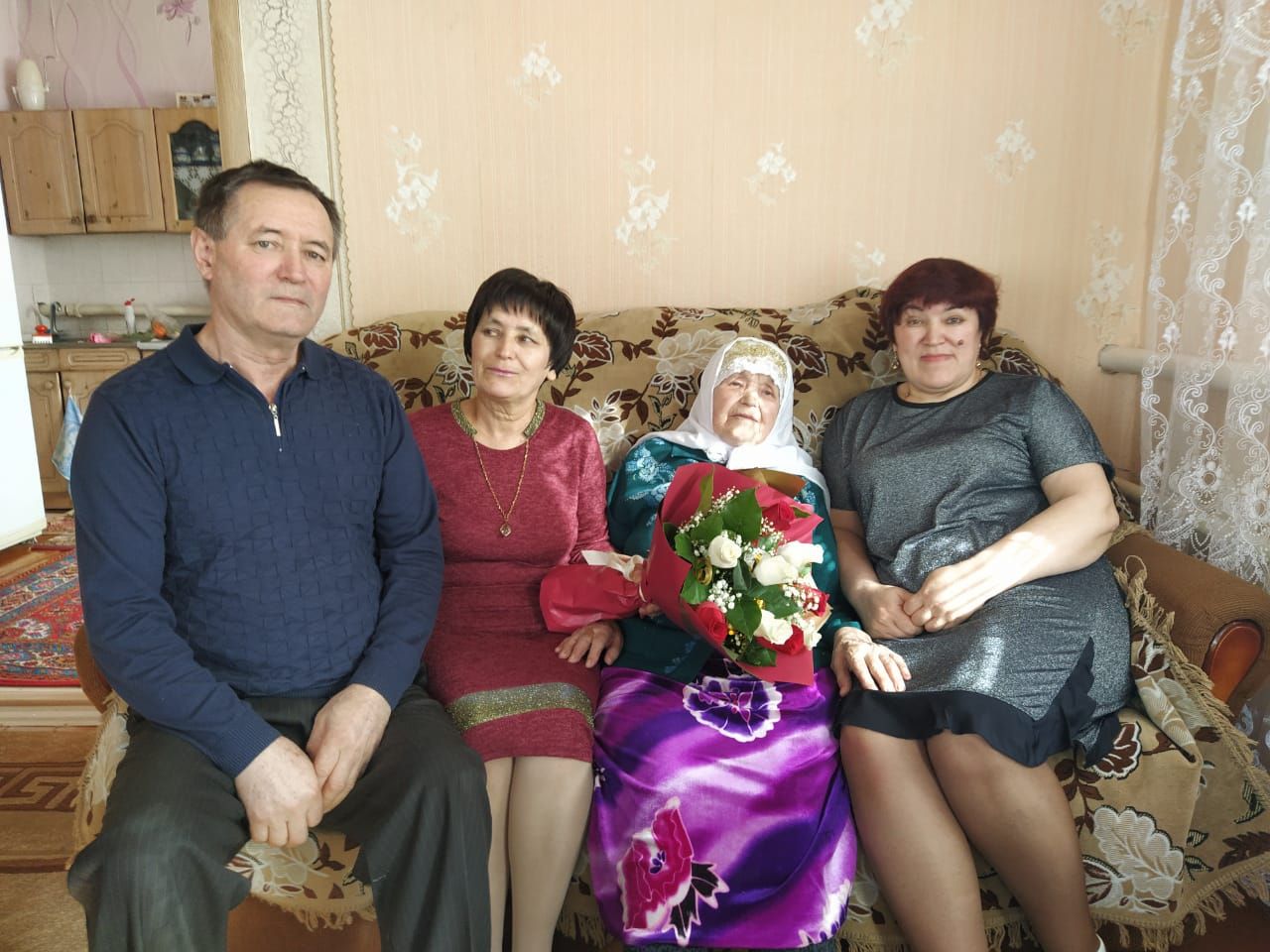 В Буинске ветерана долгожителя с 90-летием поздравил руководитель района&nbsp;Ранис Камартдинов&nbsp;