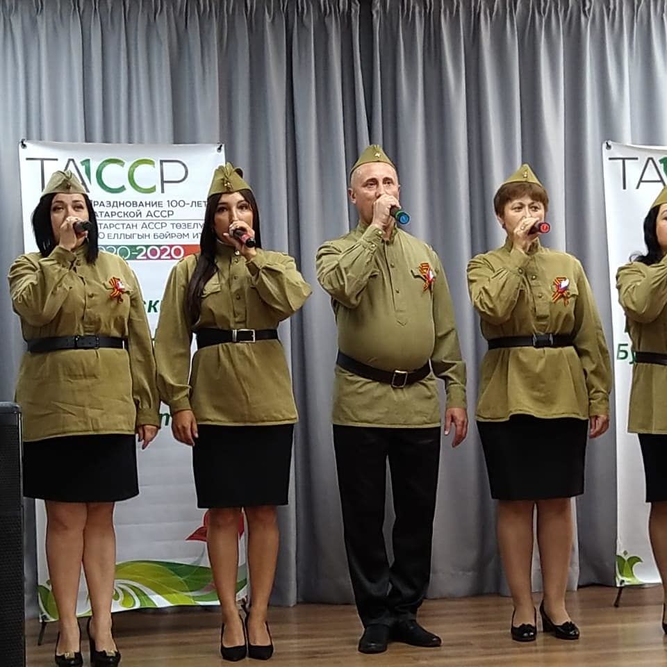Буинцы сегодня взяли в руки новую книгу "Татарстан: Все для фронта. Все для победы" (+фото)
