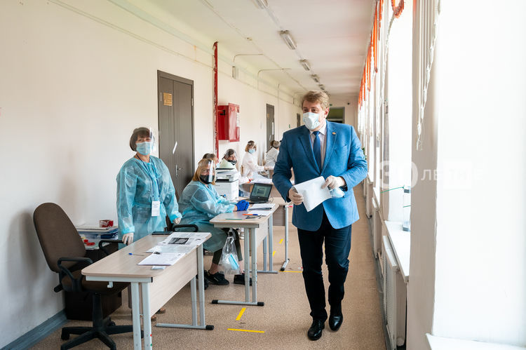 Андрей Кондратьев проголосовал по поправкам В Конституцию РФ и  высказал свое мнение о соблюдении всех необходимых мер
