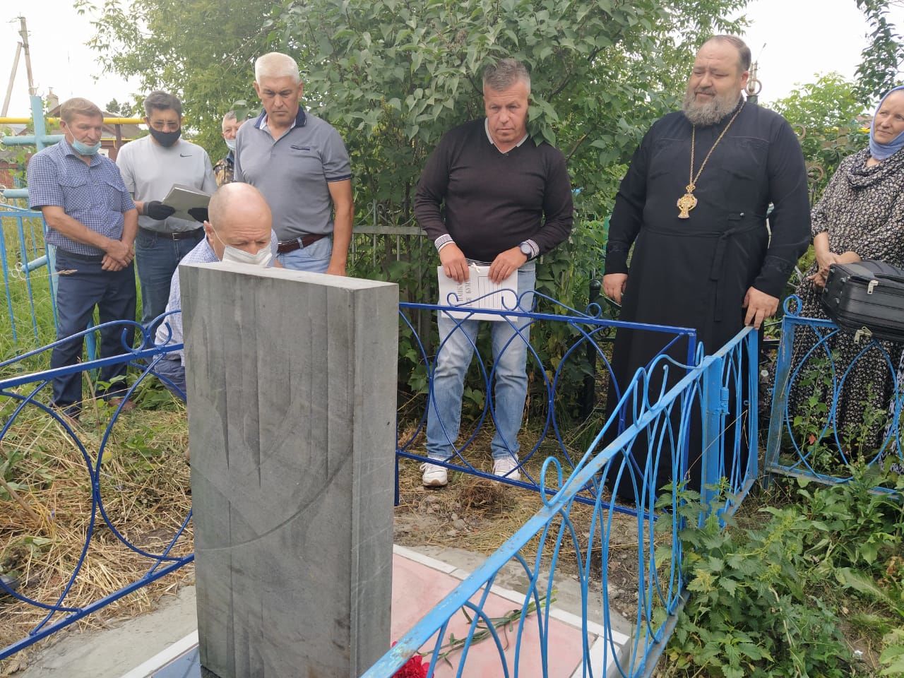 Установили камень на могиле человека, который дал деньги на строительство первой больницы в Буинске (+фото)