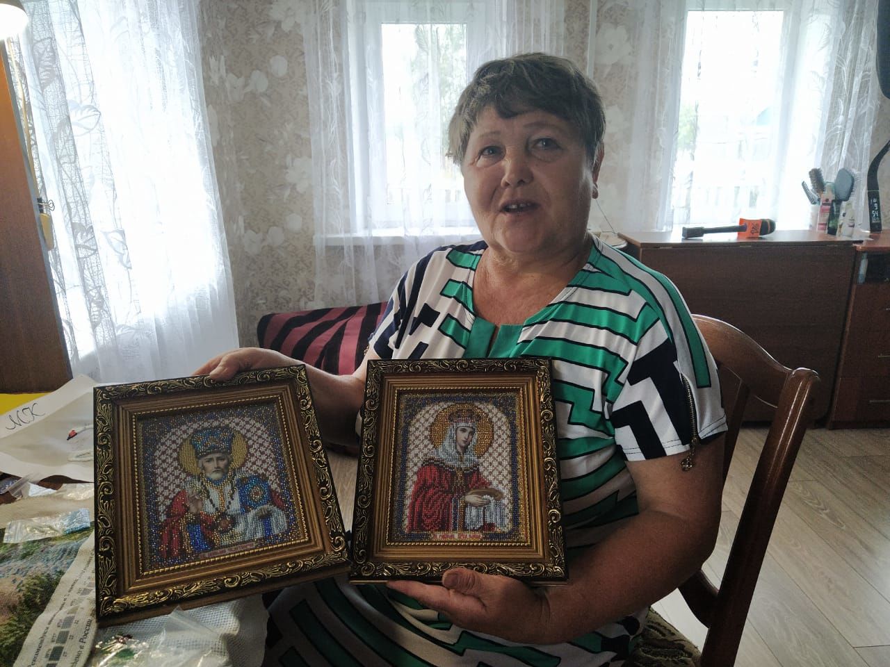 Жительница Буинского района  Елена Дементьева вышивает бисером иконы  (+фото)