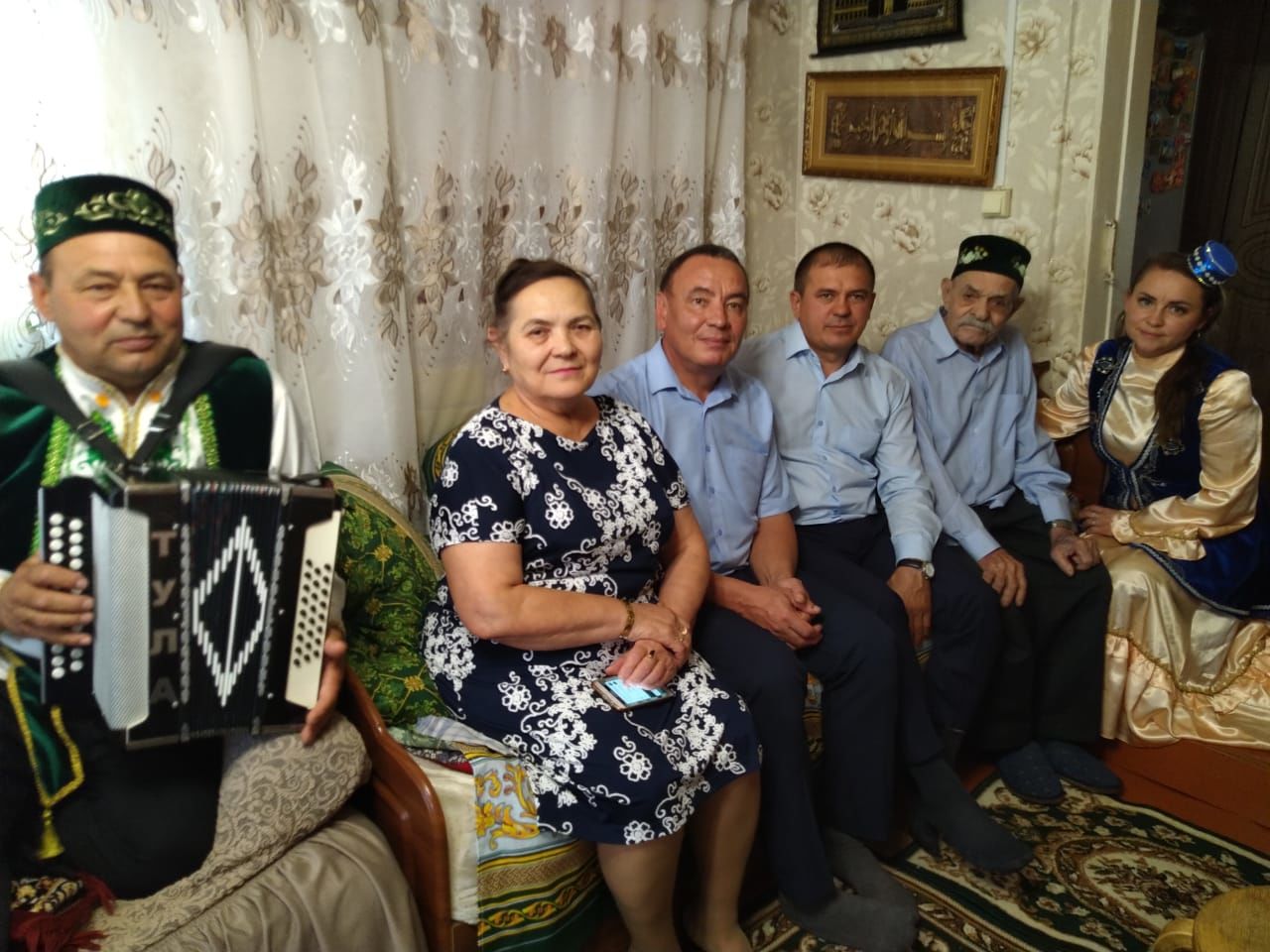 В деревне Мещеряково Буинского района поздравили трёх 90-летних пенсионеров