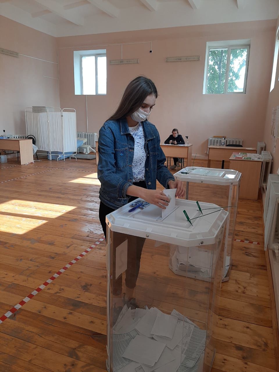 В Буинске впервые голосующих отметили подарками +фото