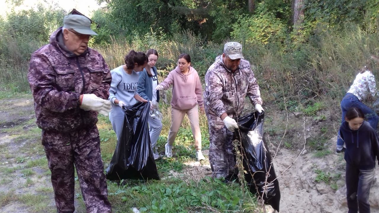 В Буинске организовали экологический десант по очистке леса (+фото)