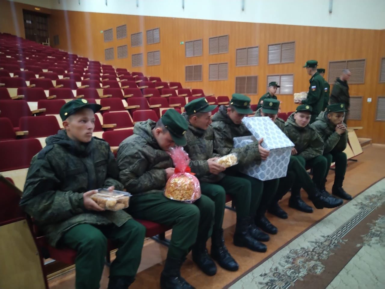 Члены Буинской делегации о солдатах-земляках слышали только слова похвалы.