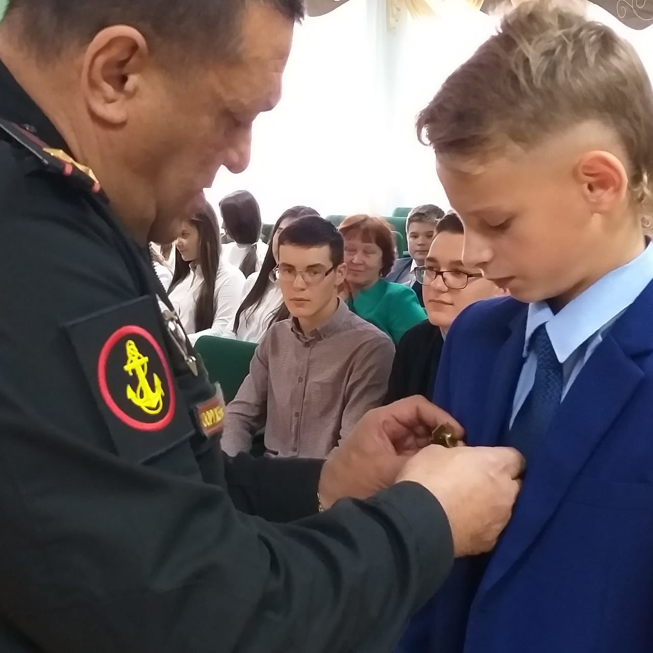 Школьнику из Буинска вручили знак  "Юный защитник Отечества". В Республике Татарстан всего несколько ребят удостоены такой награды +фото