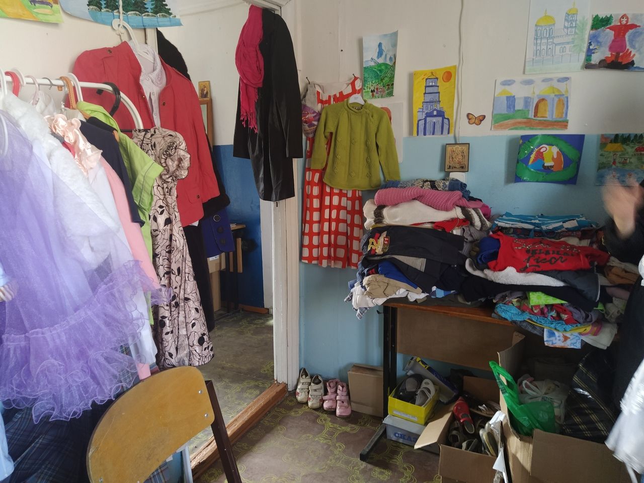 За одеждой с благотворительного склада Буинского района приезжают даже из Казани и Ульяновска