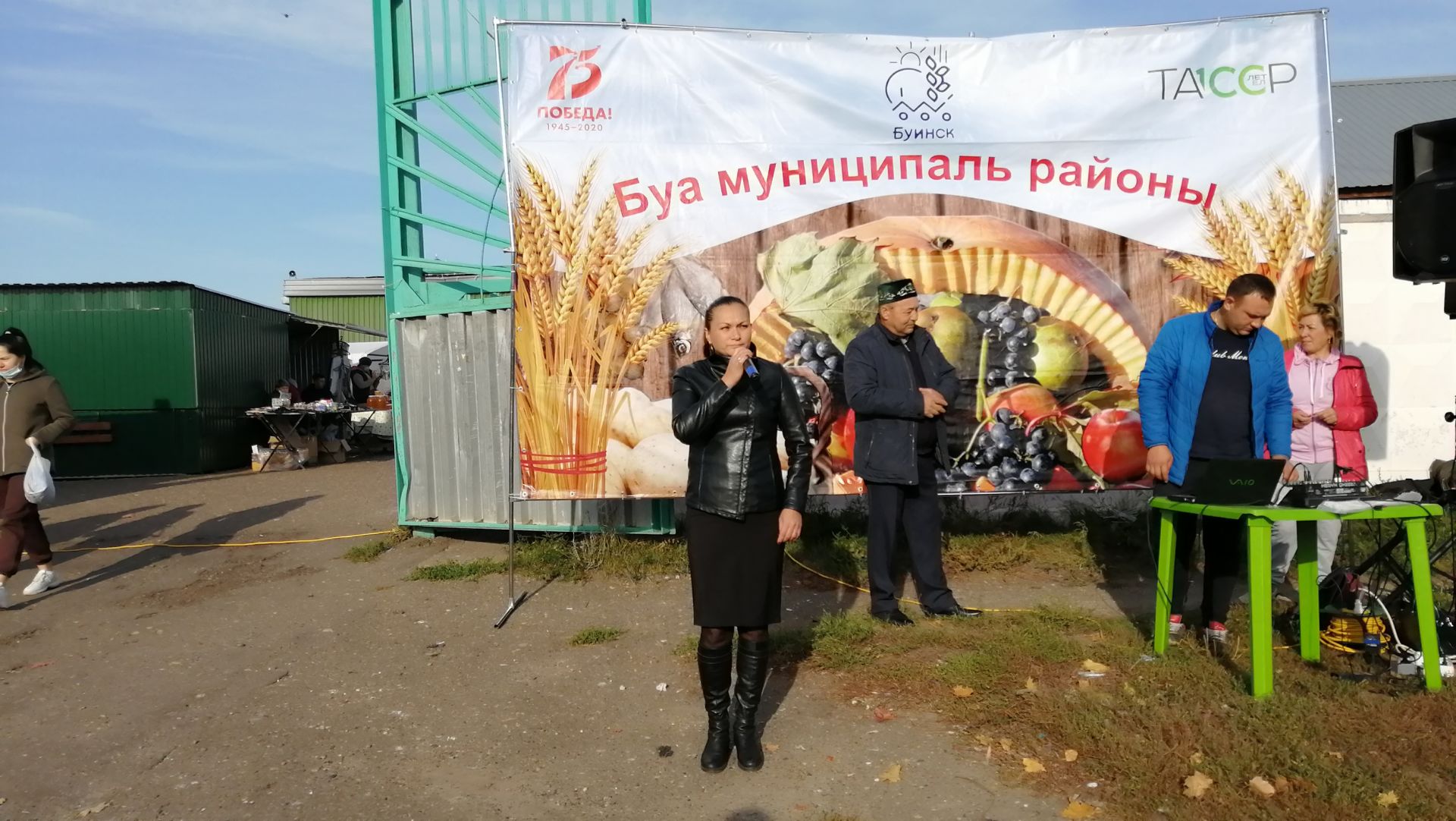 Сегодня в Буинске проходит сельскохозяйственная ярмарка (фоторепортаж)