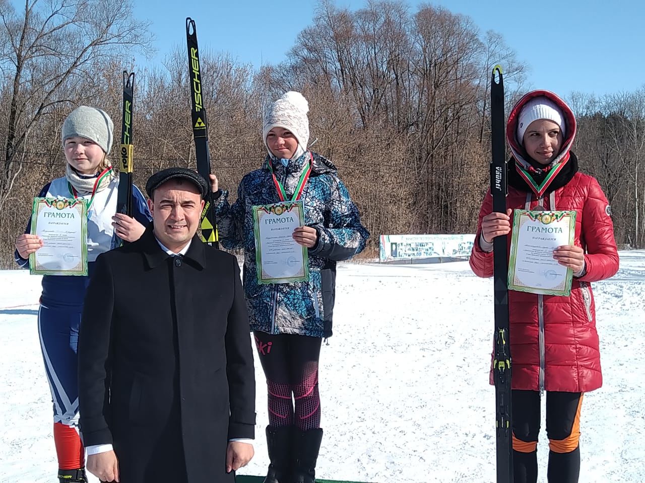Сегодня на лыжной базе прошли соревнования по лыжным гонкам на Кубок главы района