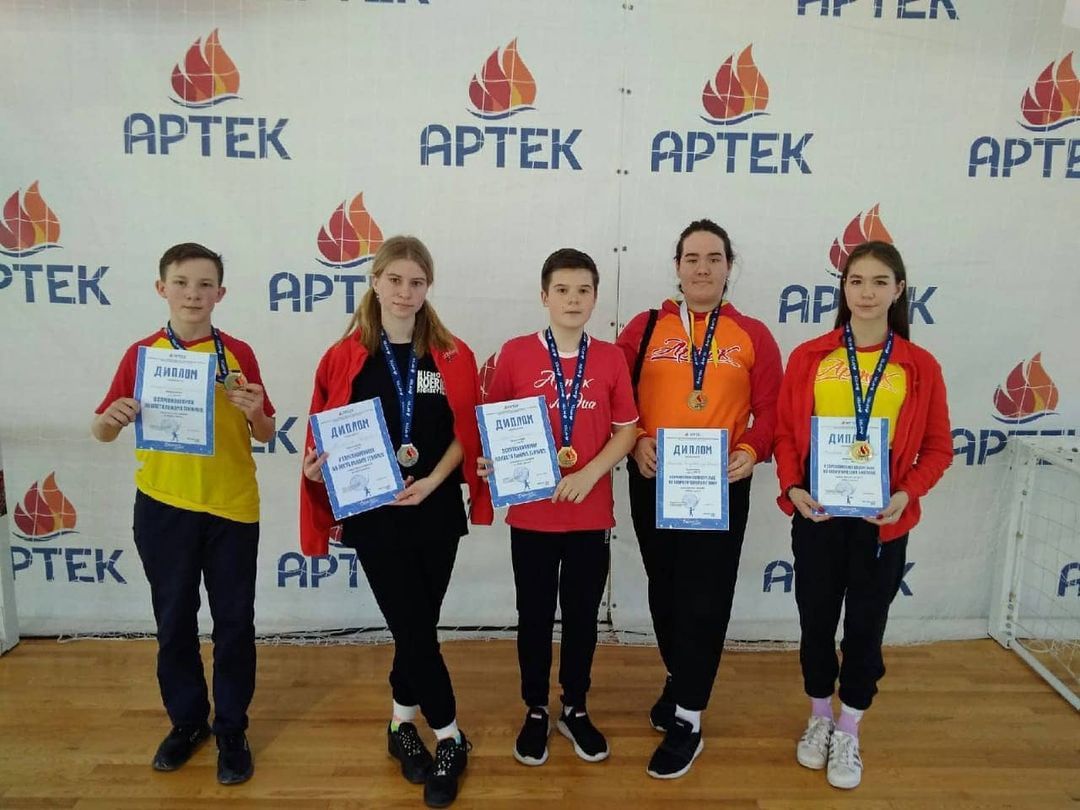 Максим Рыбаков из Буинска занял l место в соревнованиях по настольному теннису среди лагерей в "Артек"