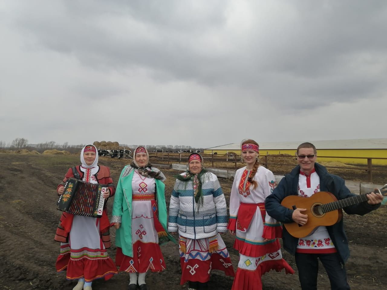 Агитбригады ставят концерты на полях Буинского района