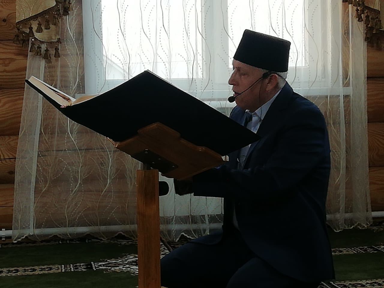 Сегодня во всех мечетях Буинска читали праздничную молитву по случаю Ураза-байрам