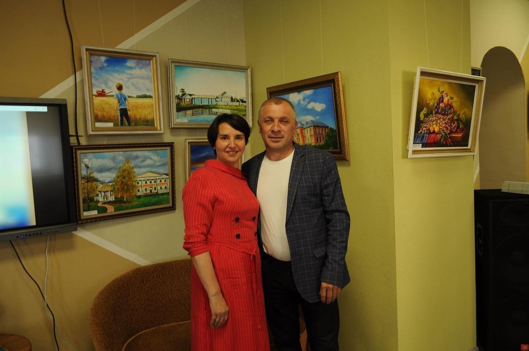 В Буинске работает выставка  художника-земляка Ильгиза Исхакова
