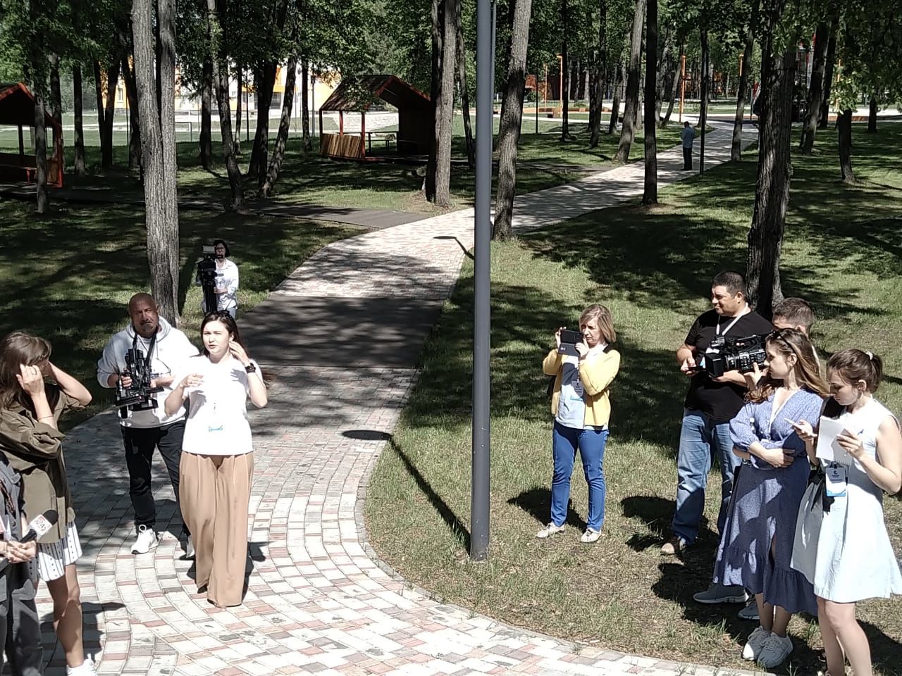 Работники Буинского телевидения Наталья Смирнова и Ильнур Кадыров сегодня на фестивале  “Камский  Бриз”  (+фото)