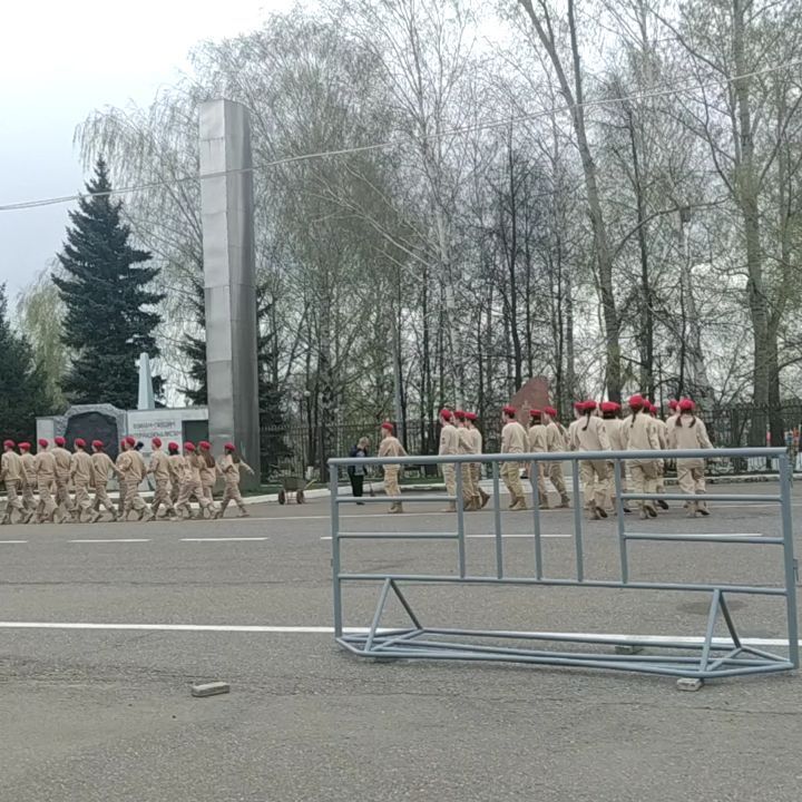 В центре Буинска репетируют Парад Победы (ВИДЕО)