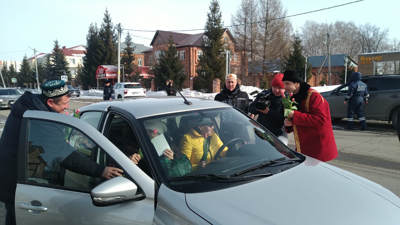 В Буинске поздравили автоледи с праздником 8 марта