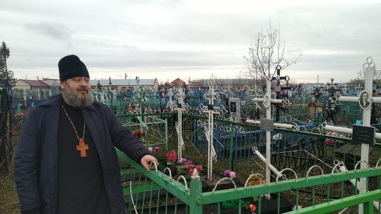 Слухи о факте вандализма на православном кладбище прокомментировал протоиерей Иоанн Ткучук (+фото)