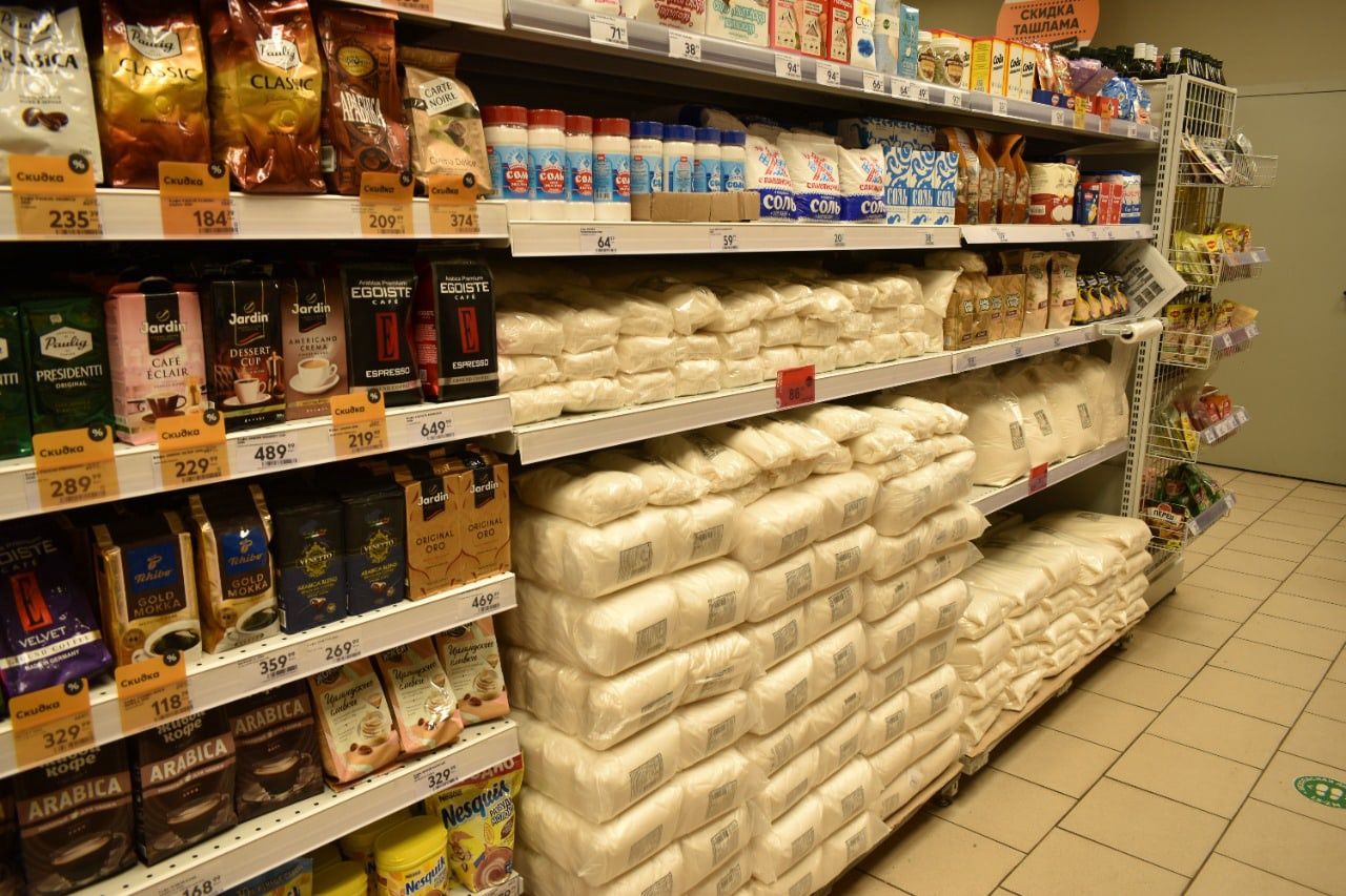 Ранис Камартдинов посетил один из сетевых магазинов Буинска в рамках мониторинга наличия товаров и цен на них
