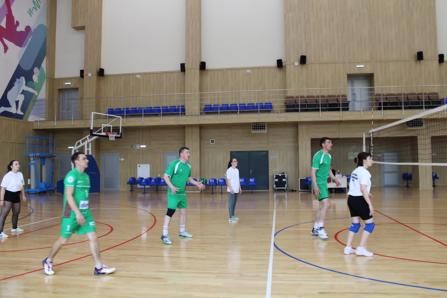 Молодые учителя Буинска и Апастово играли в волейбол (+фото)