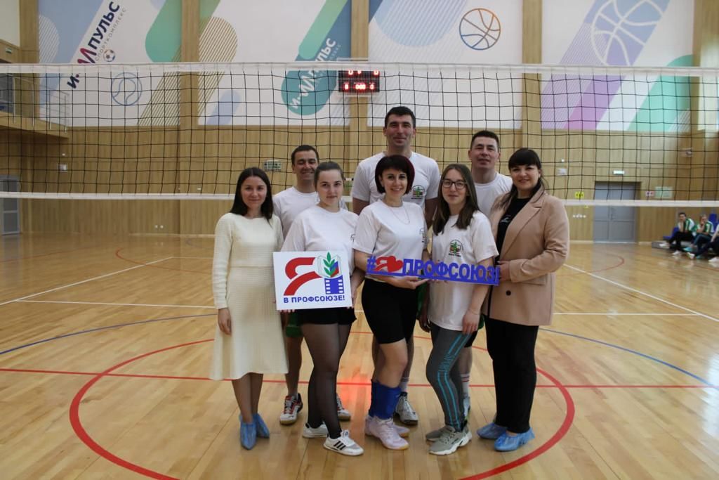 Молодые учителя Буинска и Апастово играли в волейбол (+фото)