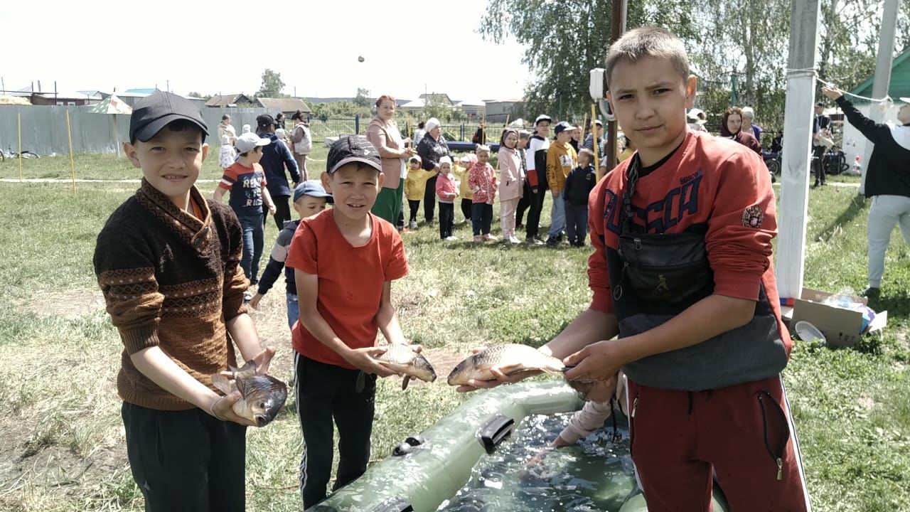 Сегодня в деревне Адав Тулумбаево Буинского района провели праздник в честь дня России (+фото)