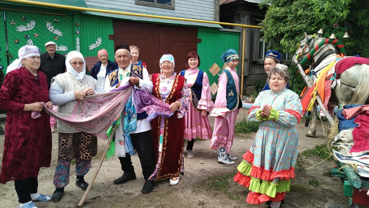 “Буинск-информ”коллективы, мәдәният үзешчәннәре Сабантуйга сөлге җыйды (фоторепортаж)