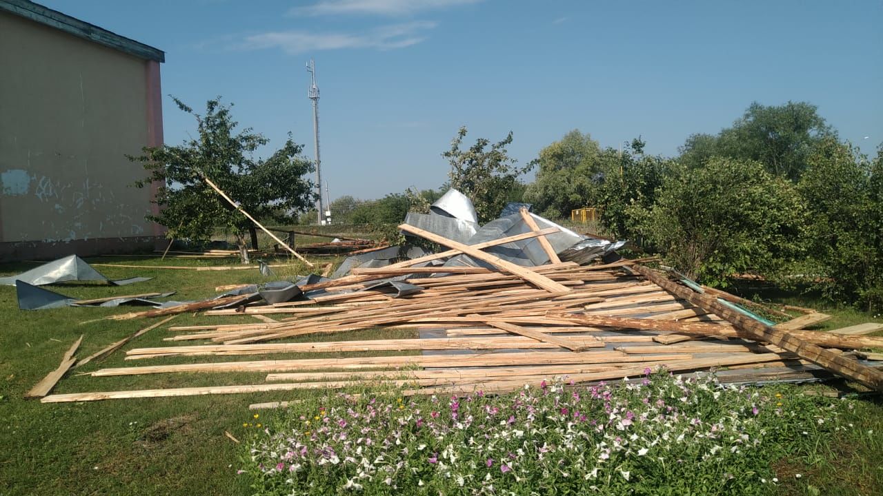 В Буинском районе ураган снес крыши (ФОТО, ВИДЕО)
