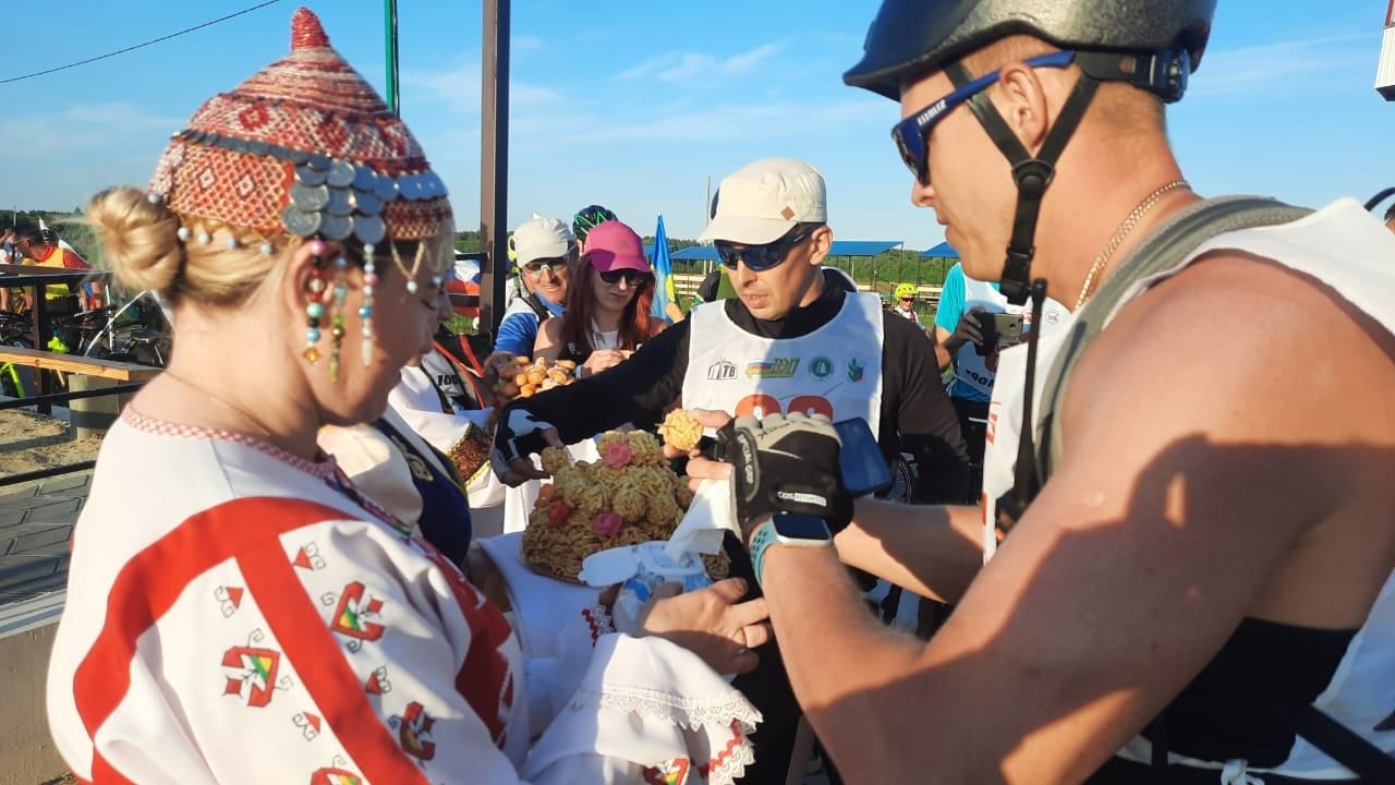 Буинцы встретили участников велопробега «100 км – Потому чТо мы Вместе»