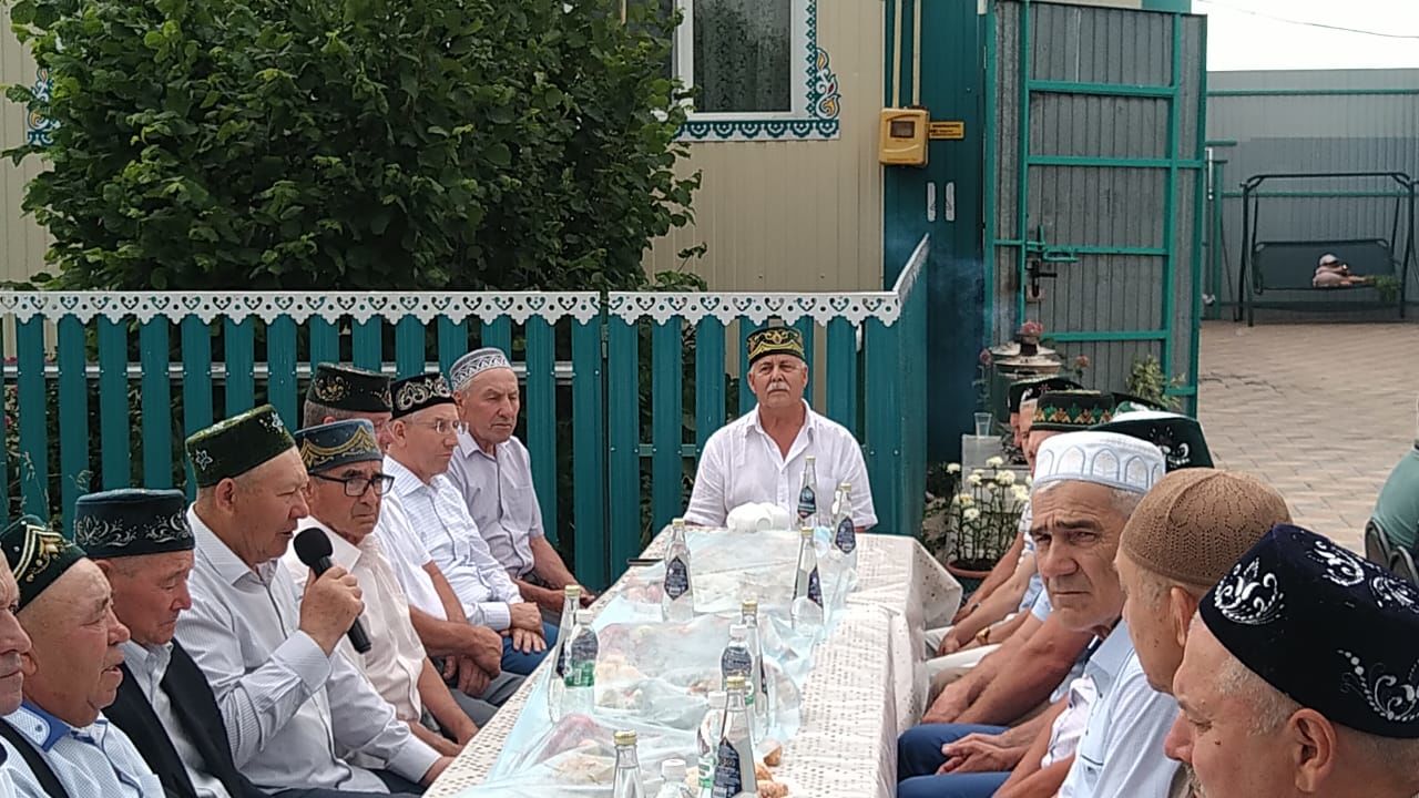 Резеда Хусаинова организовала праздник по случаю Курбан-байрам в родной деревне в Буинском районе