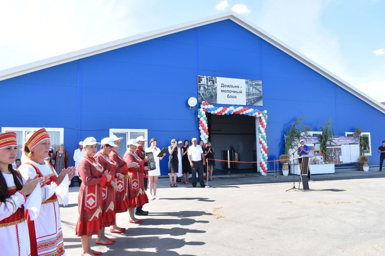 В хозяйстве «Авангард» Буинского района состоялось открытие животноводческого комплекса на 800 голов дойного стада (+фото)