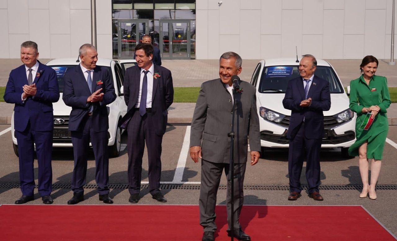 Главам поселений Буинского района вручили ключи от новых служебных автомобилей