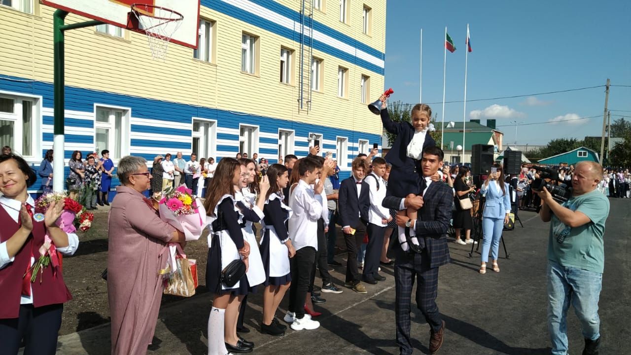 В Буинске прозвенел первый звонок (фоторепортаж)