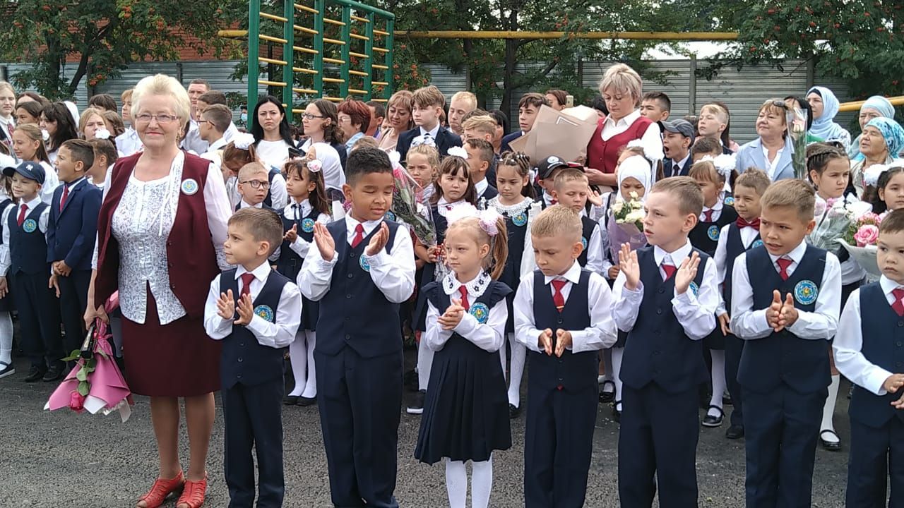 В Буинске прозвенел первый звонок (фоторепортаж)