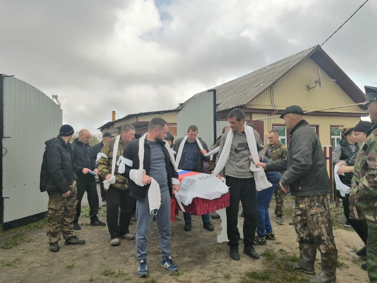 Сегодня простились с Дмитрием Мухиным, погибшим в ходе  специальной военной операции (ФОТО, ВИДЕО)