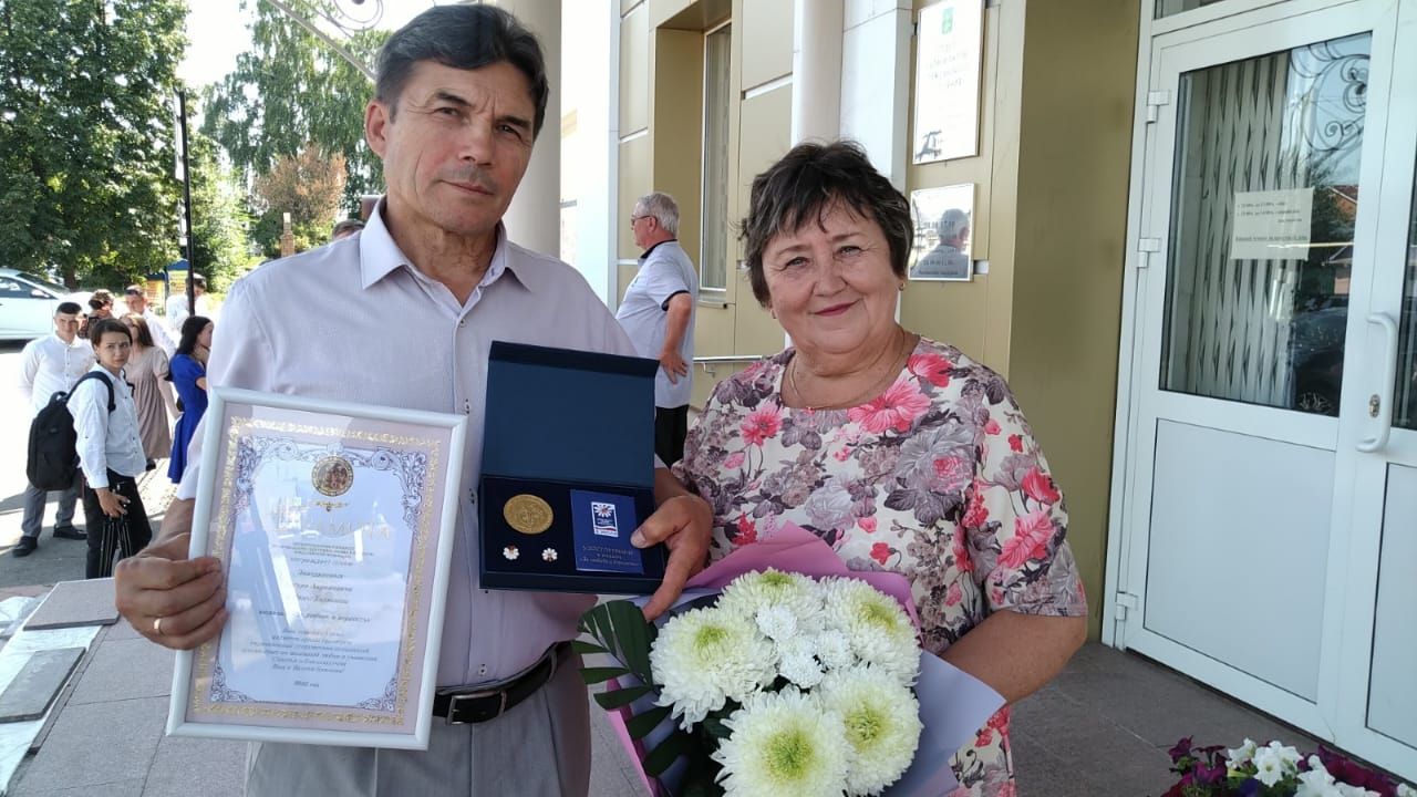 В Буинском районе поздравляли семьи,  вручили медаль «За любовь и верность» (фото, видео)