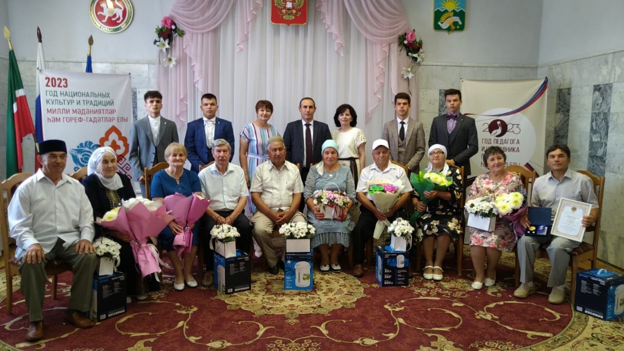 В Буинском районе поздравляли семьи,  вручили медаль «За любовь и верность» (фото, видео)