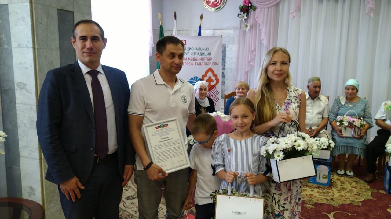 В Буинском районе поздравляли семьи,  вручили медаль «За любовь и верность» (фото, видео)