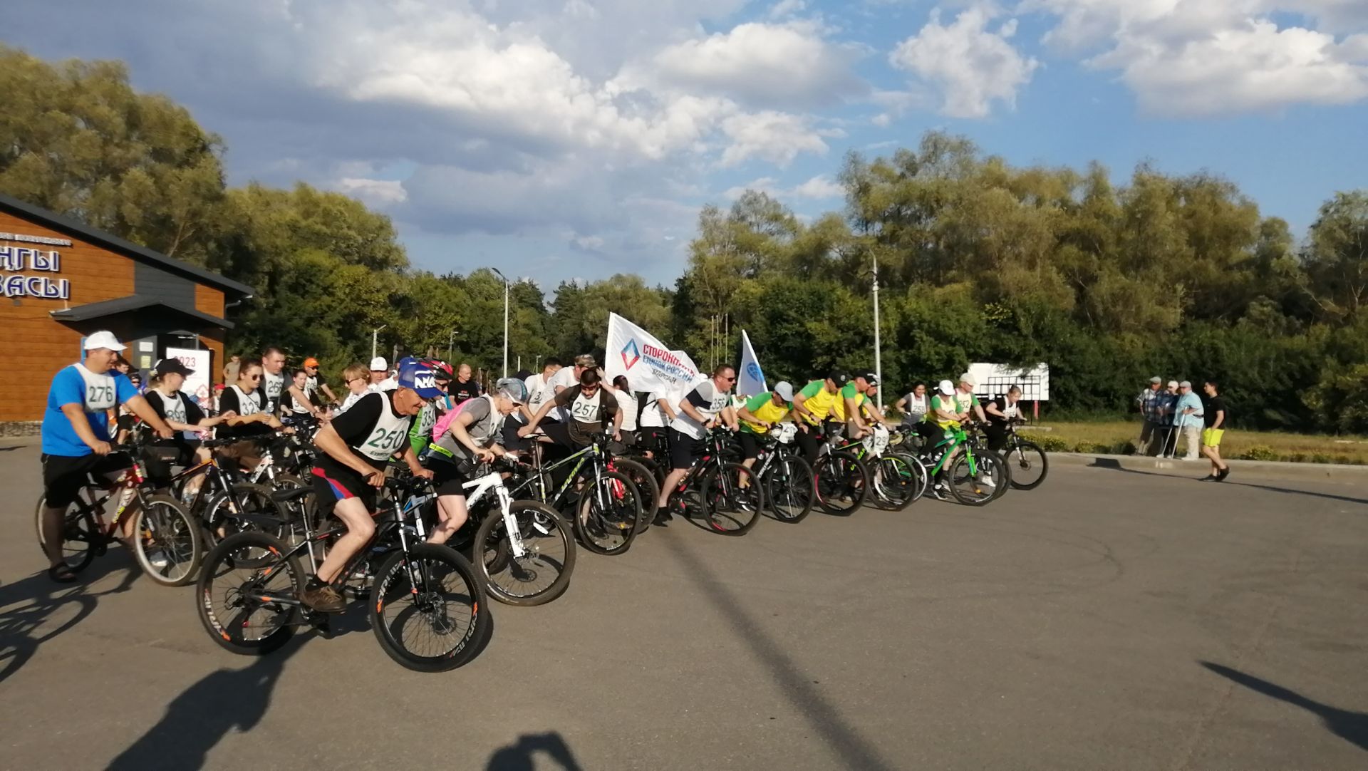Сегодня в Буинске на беговые дорожки вышли около 100 велосипедистов (фото, видео)