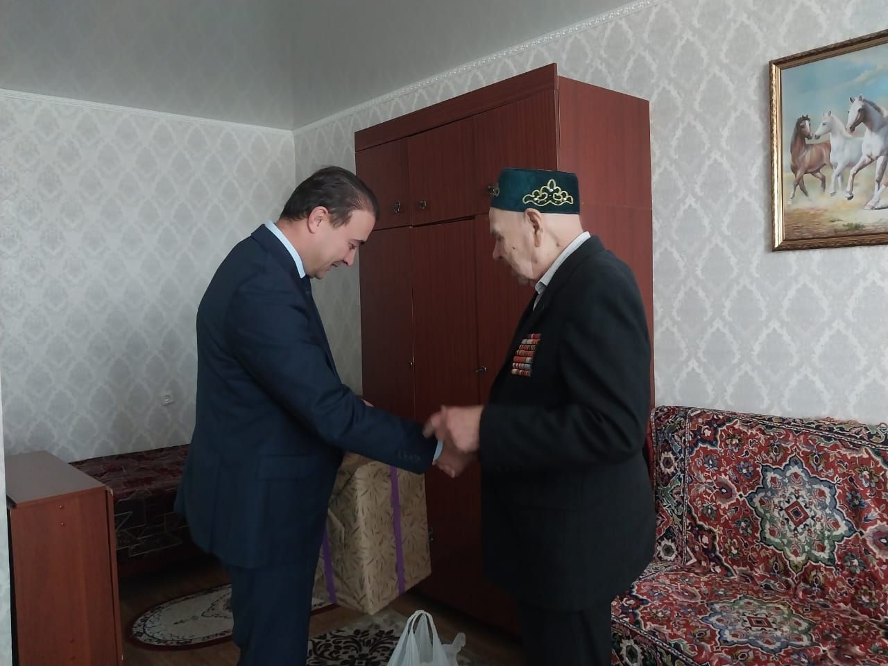 104-летнего ветерана из Буинска поздравили с Днем пожилых людей