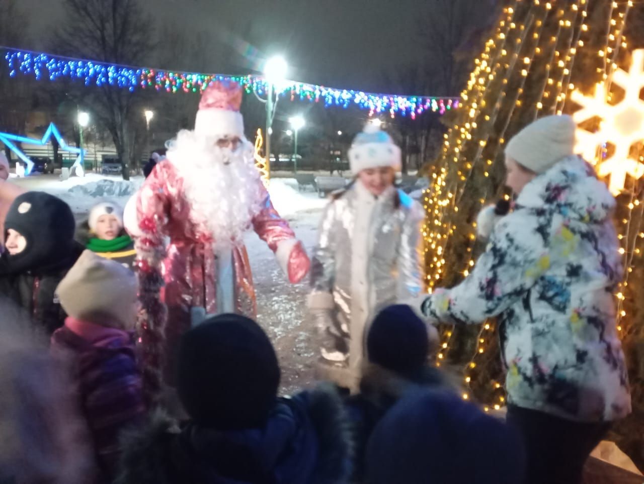 ТОСы Студенческий и Космос города Буинска  пригласили жильцов на новогоднее представление