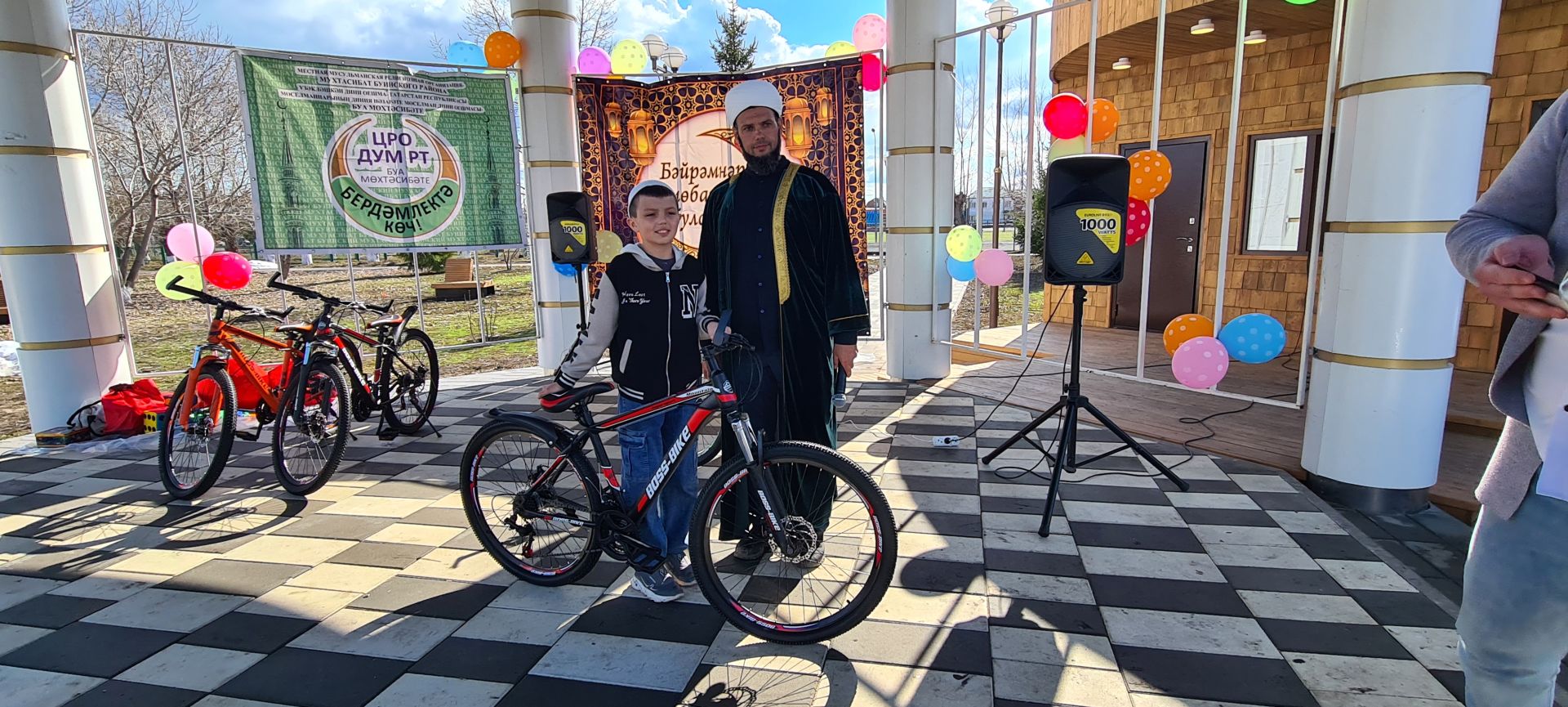 Велосипеды в подарок получили дети, которые в месяц Рамадан посещали тэравих-намазы в мечетях Буинска